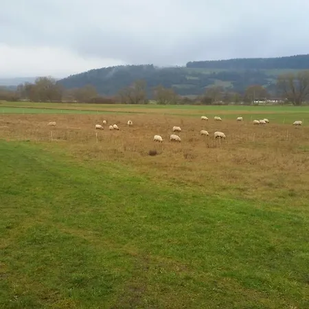 Chalet Gemütlicher Wohnwagen in der Natur Alheim